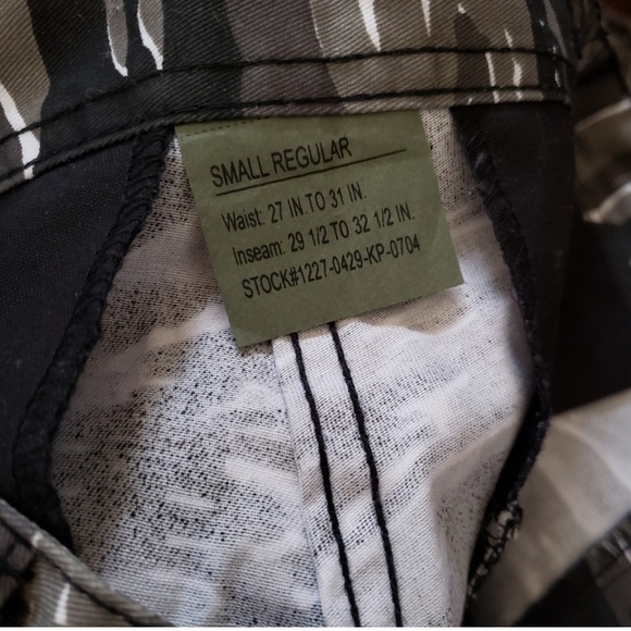 NWOT Camo Pants - Picture 4 of 4